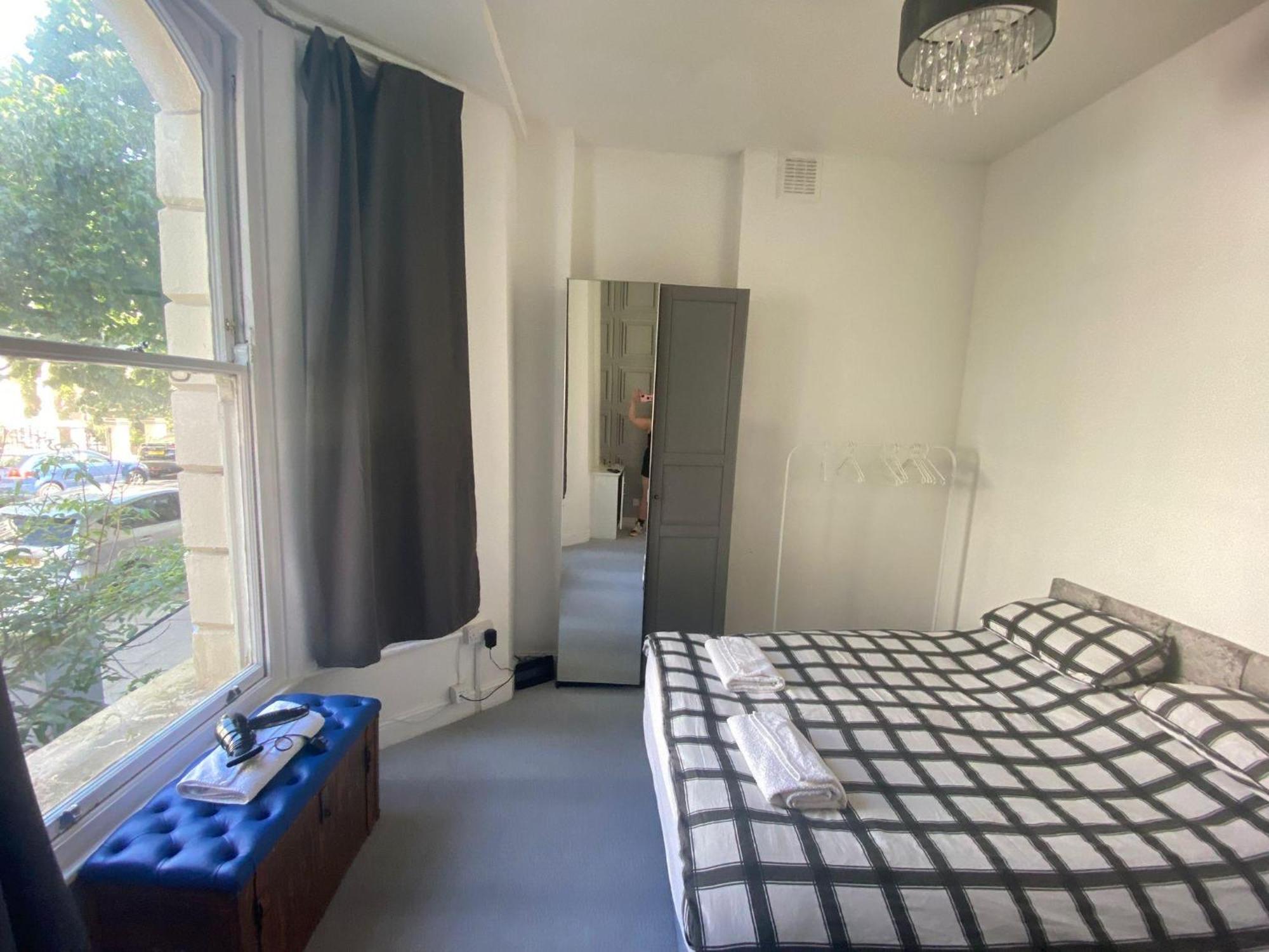 Bustling Western Apartment London Exteriör bild