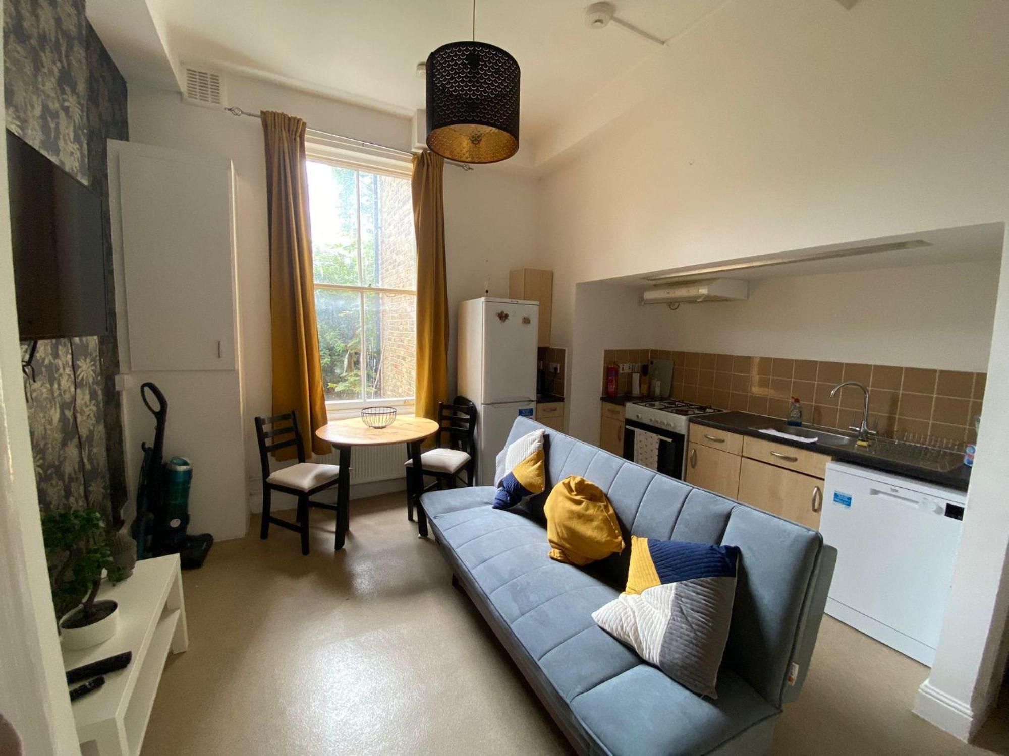 Bustling Western Apartment London Exteriör bild